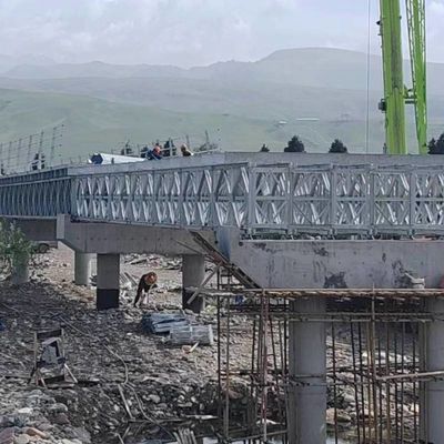 Painted Steel Truss Pedestrian Bridge / Heavy Duty Steel Structure Bridge