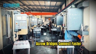 Pusat permesinan CNC melakukan pemesinan presisi pada kepala pria dan wanita